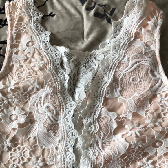 cream and peach lace dress - Picture 3 of 5
